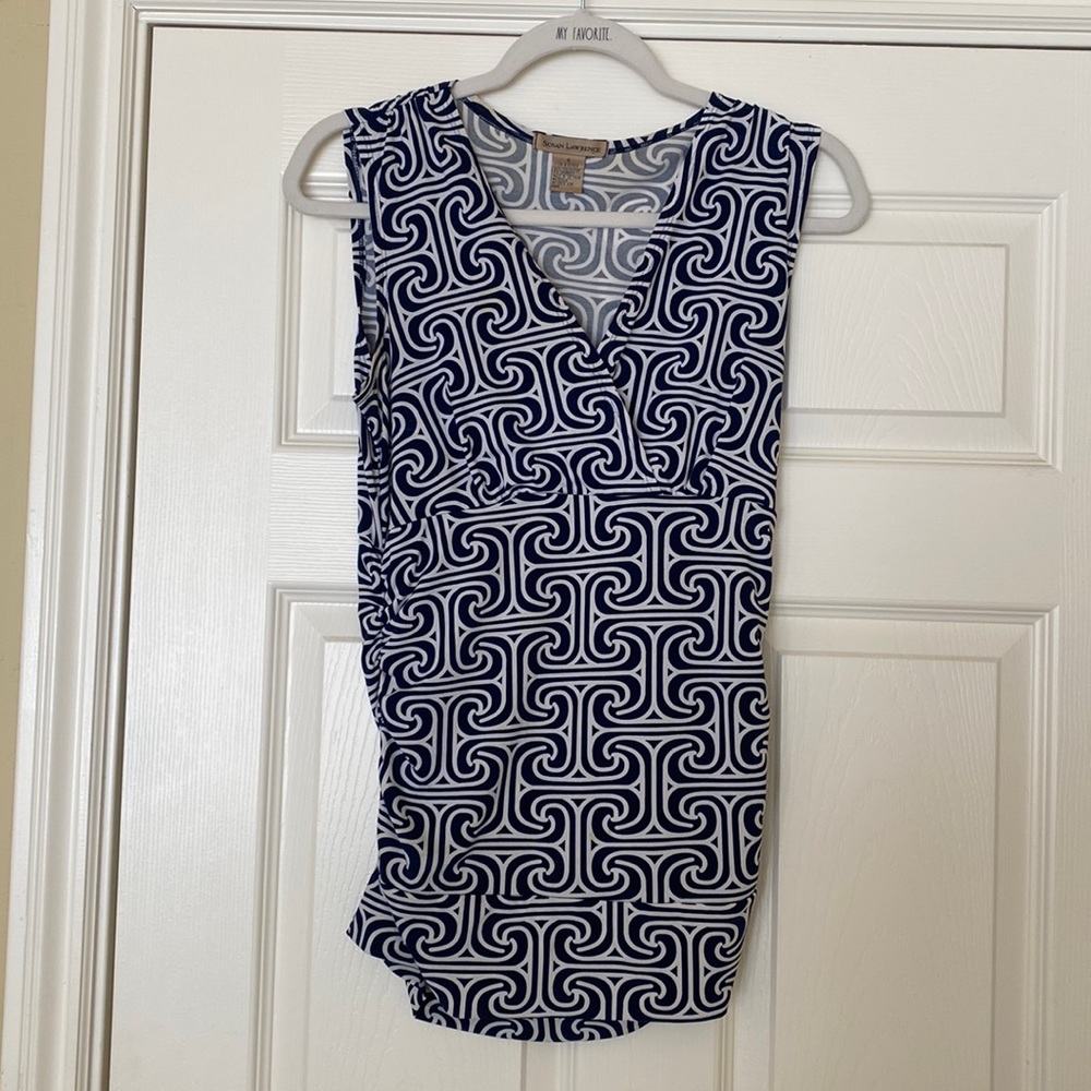 Women’s sleeveless top. Size Small.
